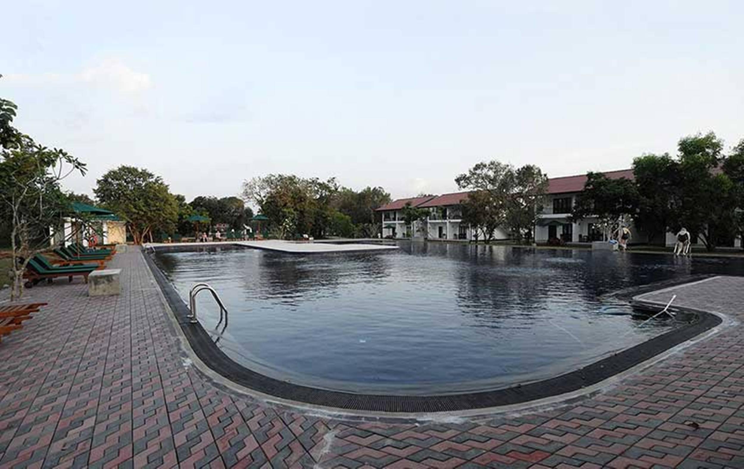 Oak Ray Elephant Lake Sigiriya Exterior photo